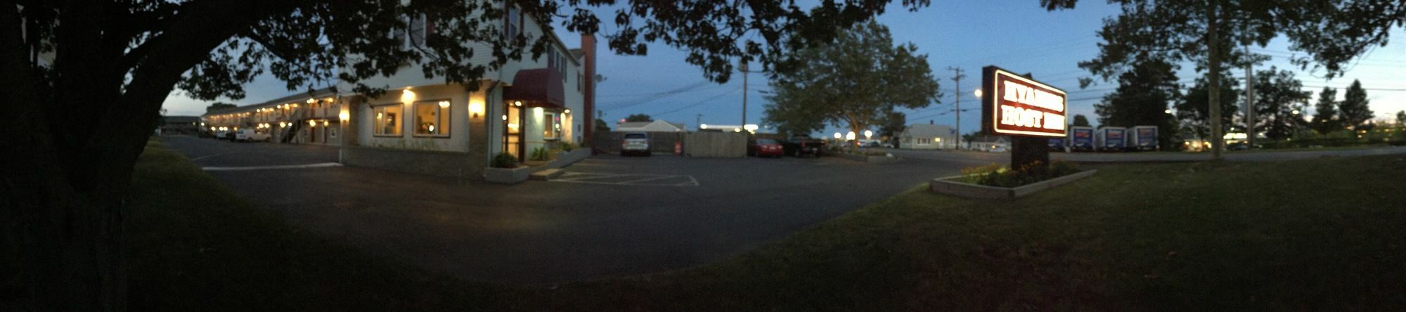 Hyannis Host Inn Экстерьер фото